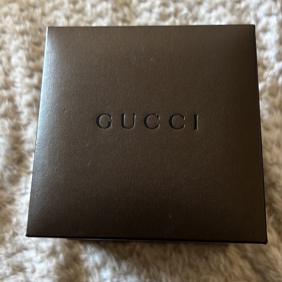 New Authentic Gucci bracelet watch! Twirls from watch to bracelet - Picture 5 of 12